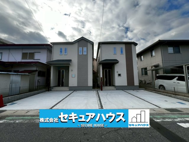 【今からご案内可能】刈谷市沖野町一丁目 全2棟の外観|【現地外観写真】
◆完成済！本日ご案内可能♪365日営業中！！
◆駐車並列2台可能！オプション工事でカーポート設置などいかがでしょうか。その他にも、フェンスなどの「オプション工事」もご提案いたします♪