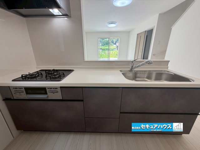 【今からご案内可能】刈谷市沖野町一丁目 全2棟の内観：施工例|【キッチンイメージ】
◆同時にたくさんの料理が調理できる。「焼く・蒸す・煮る」の工程を同時進行で進めることができるので、料理を素早く作ることができます。育児でバタバタ忙しいママに嬉しい♪