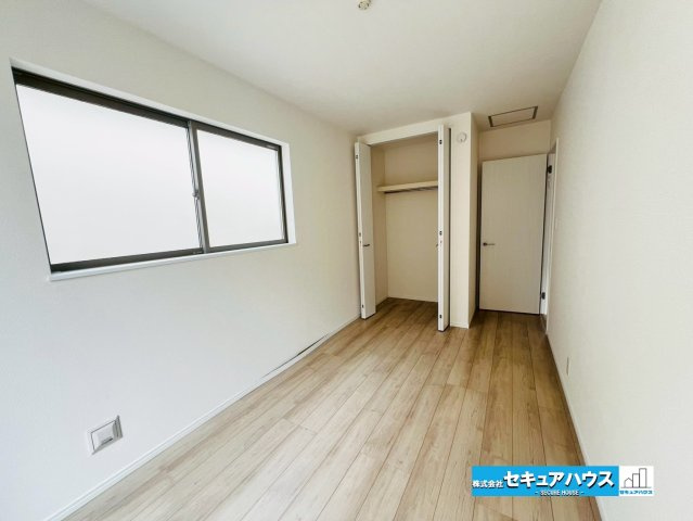 【今からご案内可能】刈谷市沖野町一丁目 全2棟の洋室|【洋室】
◆お子様のお部屋や主寝室、来客時の宿泊室、趣味のお部屋としてもご利用いただけます♪