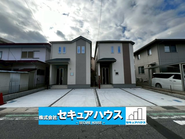 【今からご案内可能】刈谷市沖野町一丁目 全2棟の外観|■現地外観写真
駐車並列2台可能！オプション工事でカーポート設置などいかがでしょうか。その他にも、フェンスなどの「オプション工事」もご提案いたします♪