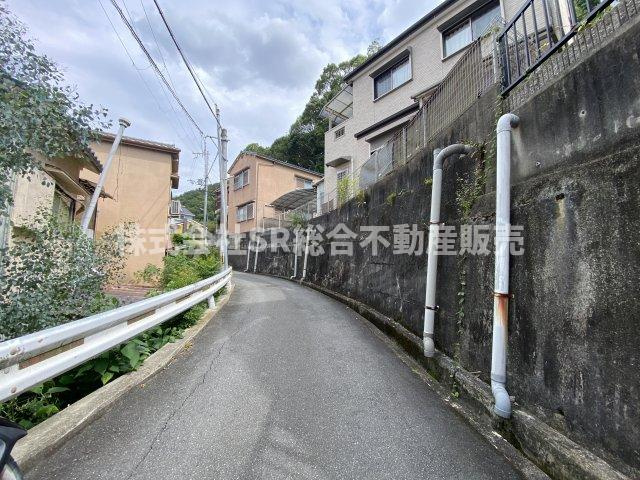 東豊浦町中古戸建の前面道路含む現地写真|前面道路含む現地写真です