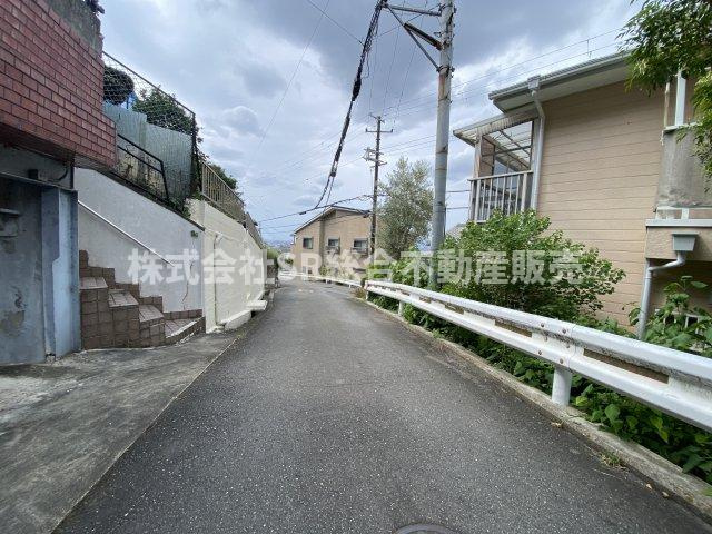 東豊浦町中古戸建の前面道路含む現地写真|前面道路含む現地写真です