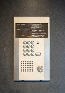 【セキュリティ】 | コンフォリア西荻北 | モニター付きオートロックで防犯面も安心です！