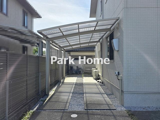 香南市野市町西野　中古戸建ての駐車場