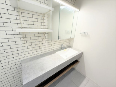 【独立洗面台】 | 【仲介手数料２７０万円が無料！！】■フルリフォーム済■おしゃれなデザイン空間 | 【諸費用２７０万円ＯＦＦです！！】
■フルリフォーム済！
■おしゃれなデザインの空間！
■陽当り良好！
■３ＬＤＫ＋車庫
■高台
■内覧可