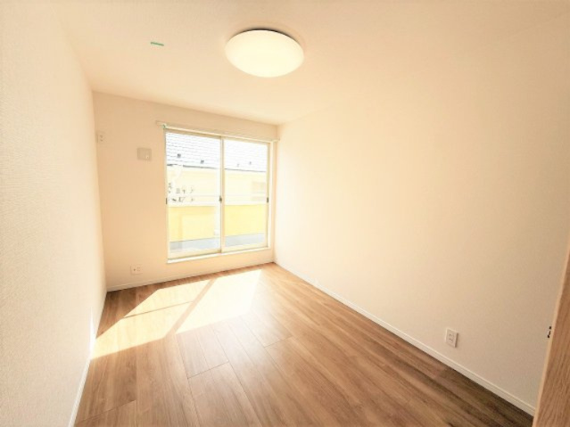 【洋室】 | 【仲介手数料２７０万円が無料！！】■フルリフォーム済■おしゃれなデザイン空間 | 【諸費用２７０万円ＯＦＦです！！】
■フルリフォーム済！
■おしゃれなデザインの空間！
■陽当り良好！
■３ＬＤＫ＋車庫
■高台
■内覧可