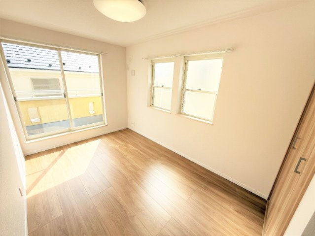 【洋室】 | 【仲介手数料２７０万円が無料！！】■フルリフォーム済■おしゃれなデザイン空間 | 【諸費用２７０万円ＯＦＦです！！】
■フルリフォーム済！
■おしゃれなデザインの空間！
■陽当り良好！
■３ＬＤＫ＋車庫
■高台
■内覧可