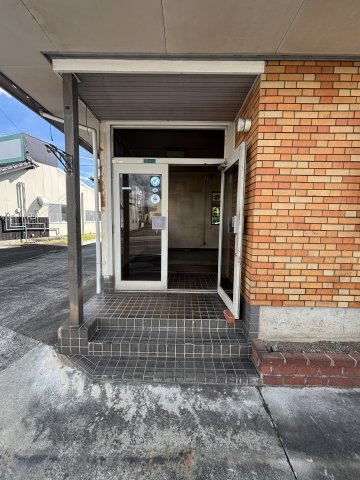 【玄関】 | 山鹿市鹿校通2丁目店舗 | 外玄関