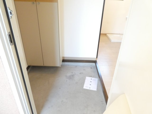 ファミール仁川Ⅱの玄関