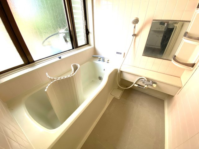 長生郡白子町剃金戸建の浴室