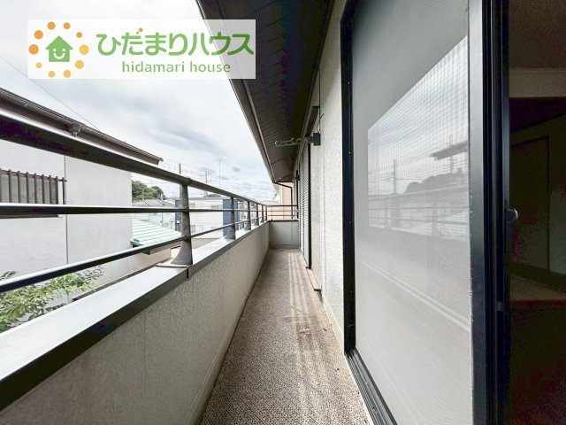 【バルコニー】 | 我孫子市新木野3丁目　中古戸建 | バルコニーはあなただけの花火会場。色とりどりの花火が夜空を彩ります。