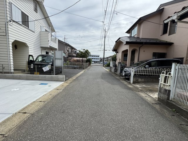 柏市布施新築戸建【富勢西小学校：9分】の前面道路含む現地写真|南側前面道路・幅員約4.5ｍ