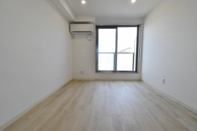 Lustore西宮北口の居間・リビング|クロスや床はパターンいろいろあります