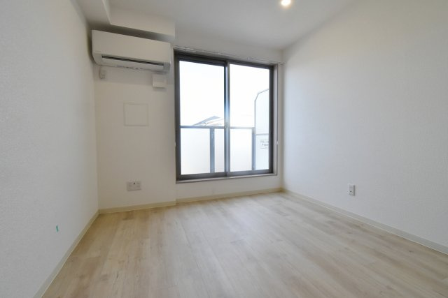 Lustore西宮北口の居間・リビング|クロスや床はパターンいろいろあります