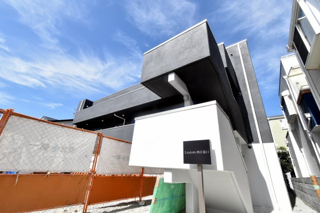 Lustore西宮北口の外観