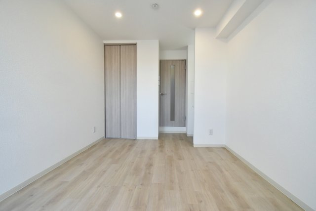 Lustore西宮北口の居間・リビング|クロスや床はパターンいろいろあります