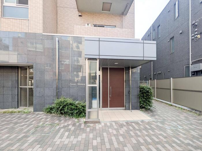 セリーン志村のエントランス