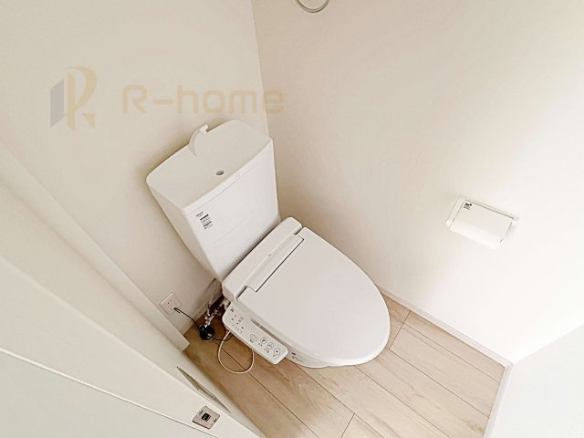 水戸市本町1期　新築戸建て　1号棟のトイレ|温水洗浄便座付きのトイレ。
トイレが２ヵ所設置で朝の忙しい時間でも安心です。