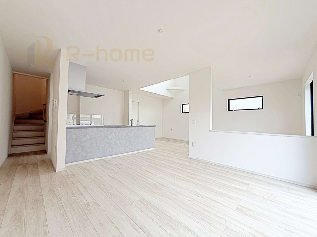 水戸市本町1期　新築戸建て　1号棟の居間・リビング|広くて明るいLDK♪ゆったりくつろげるリビングスペース！