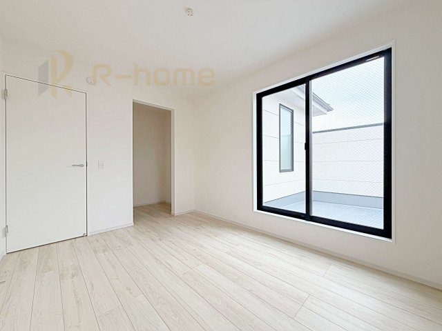 水戸市本町1期　新築戸建て　1号棟の洋室|収納便利なウォークインクローゼット付きの洋室♪
明るく風通しの良いお部屋です♪
