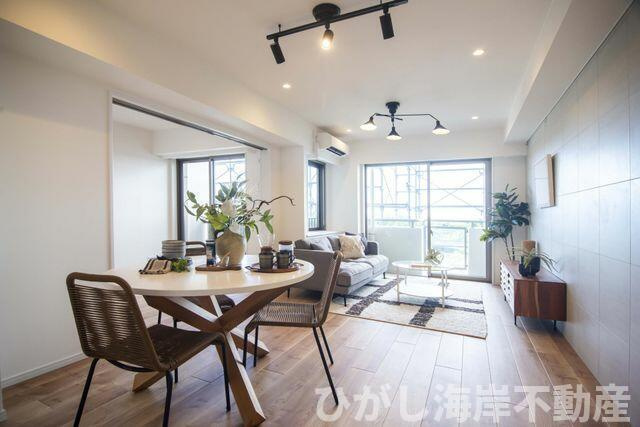 東急ドエル・シーサイドコート鵠沼海岸の居間・リビング|新規リフォーム完了！　16.8帖　LDK