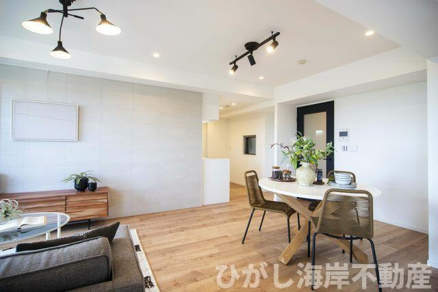 東急ドエル・シーサイドコート鵠沼海岸の居間・リビング|新規リフォーム完了！　16.8帖　LDK