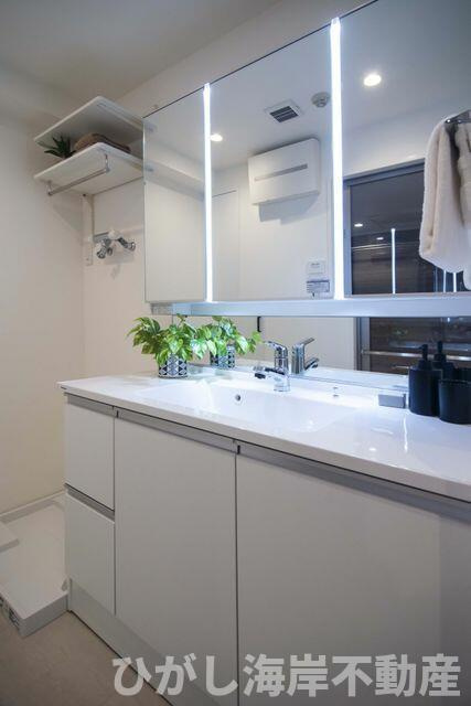 東急ドエル・シーサイドコート鵠沼海岸の独立洗面台|新規リフォーム完了！　三面鏡化粧台 