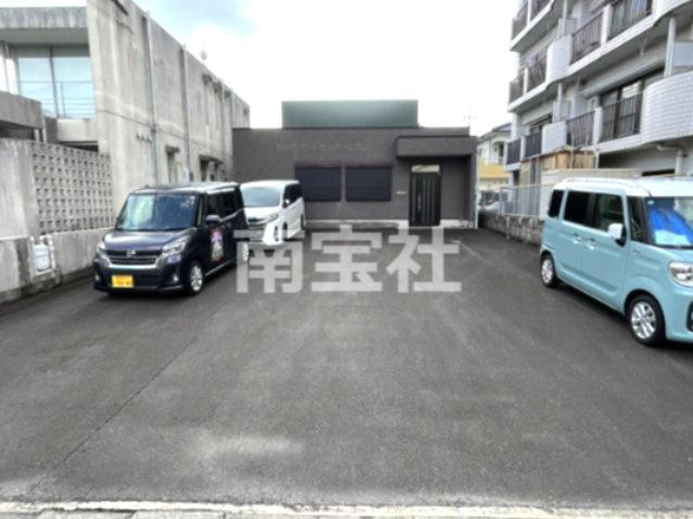 【駐車場】