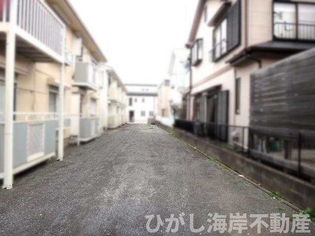 藤沢市羽鳥5丁目　中古戸建の前面道路含む現地写真|東側通路 