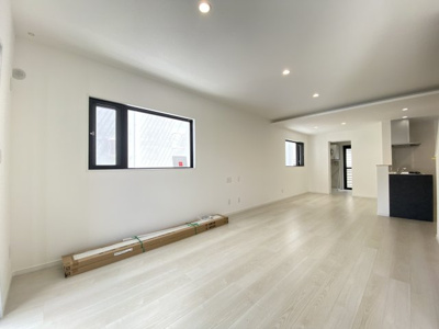 【居間・リビング】 | 嘉手納屋良（全6棟）3・4号棟 | 4号棟　LDK19.8帖♪人気のリビング階段＆階段下収納付き♪