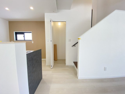 【収納】 | 嘉手納屋良（全6棟）3・4号棟 | 4号棟　LDK19.8帖♪人気のリビング階段＆階段下収納付き♪