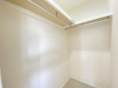 【収納】 | 嘉手納屋良（全6棟）3・4号棟 | 4号棟　洋室8.1帖＋WIC付き♪