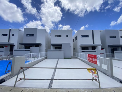 【外観】 | 嘉手納屋良（全6棟）3・4号棟 | 4号棟　並列駐車2台完備♪