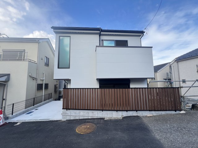 コンパクトサイズでも３ＬＤＫ♪この位でもイイよね！【鶴見区北寺尾6丁目】新築戸建の外観|外はこのようになっています