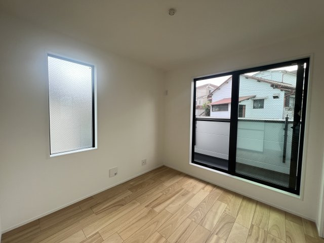 コンパクトサイズでも３ＬＤＫ♪この位でもイイよね！【鶴見区北寺尾6丁目】新築戸建の洋室|スタンダードな洋室です