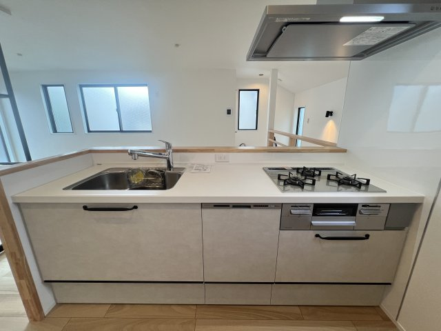 コンパクトサイズでも３ＬＤＫ♪この位でもイイよね！【鶴見区北寺尾6丁目】新築戸建のキッチン|きれいなキッチンです