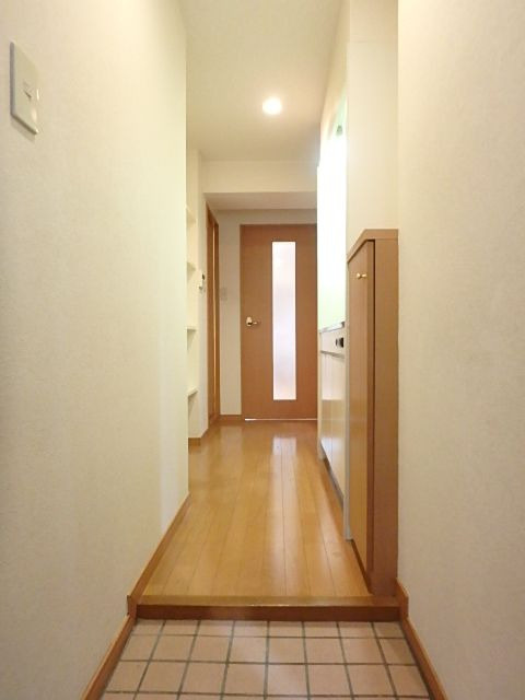 ヴェルデロータス平尾の玄関