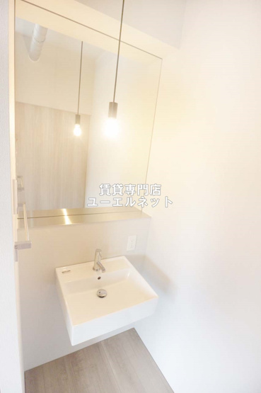 【独立洗面台】 | Laughter | 清潔感ある独立洗面台で毎日気持ちよく♪