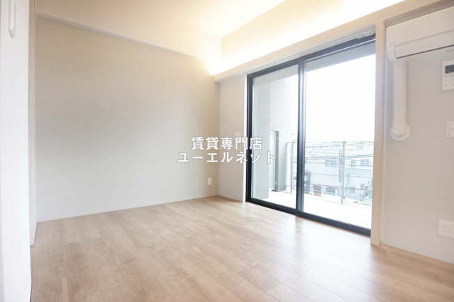 【寝室】 | Laughter | 明るく開放感のある居室で、自分だけのくつろぎ空間を。