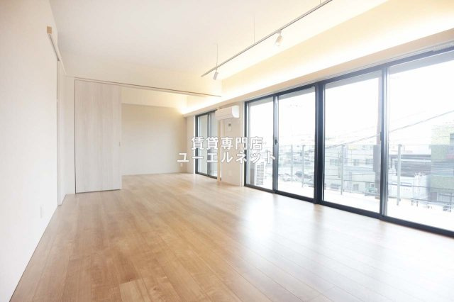 【居間・リビング】 | Laughter | ゆったりとくつろげる、落ち着きのある居室空間です