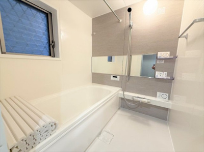 【浴室】 | 仲介手数料２４０万円が無料！！】■フルリフォーム済■３ＬＤＫ＋車庫 | 【諸費用２４０万円ＯＦＦです！】 
■フルリフォーム済
■おしゃれなデザイン
■３ＬＤＫ＋車庫
■土日祝、平日も内覧可能
