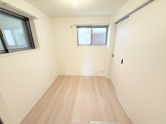 【洋室】 | 仲介手数料２４０万円が無料！！】■フルリフォーム済■３ＬＤＫ＋車庫 | 【諸費用２４０万円ＯＦＦです！】 
■フルリフォーム済
■おしゃれなデザイン
■３ＬＤＫ＋車庫
■土日祝、平日も内覧可能
