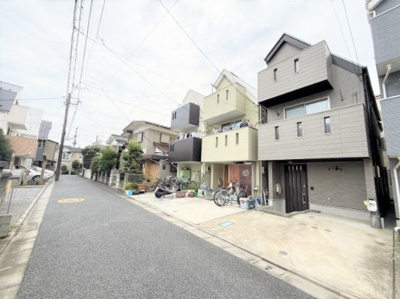 【前面道路含む現地写真】 | 仲介手数料２４０万円が無料！！】■フルリフォーム済■３ＬＤＫ＋車庫 | 【諸費用２４０万円ＯＦＦです！】 
■フルリフォーム済
■おしゃれなデザイン
■３ＬＤＫ＋車庫
■土日祝、平日も内覧可能
