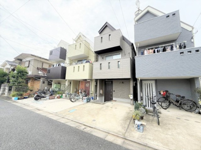 【外観】 | 仲介手数料２４０万円が無料！！】■フルリフォーム済■３ＬＤＫ＋車庫 | 【諸費用２４０万円ＯＦＦです！】 
■フルリフォーム済
■おしゃれなデザイン
■３ＬＤＫ＋車庫
■土日祝、平日も内覧可能
