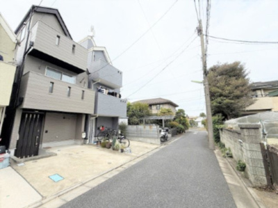 【外観】 | 仲介手数料２４０万円が無料！！】■フルリフォーム済■３ＬＤＫ＋車庫 | 【お得な諸費用サービスキャンペーン中！！】
■詳細は「物件概要」の「諸費用」欄をご確認下さい！ 
■フルリフォーム済
■おしゃれなデザイン
■３ＬＤＫ＋車庫
■土日祝、平日も内覧可能