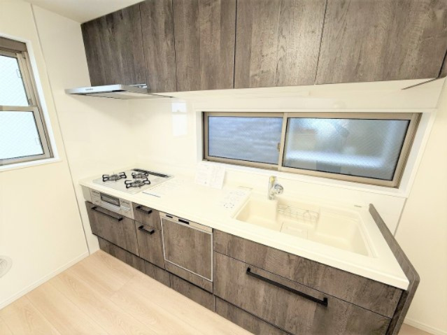 【キッチン】 | 仲介手数料２４０万円が無料！！】■フルリフォーム済■３ＬＤＫ＋車庫 | 【諸費用２４０万円ＯＦＦです！】 
■フルリフォーム済
■おしゃれなデザイン
■３ＬＤＫ＋車庫
■土日祝、平日も内覧可能
