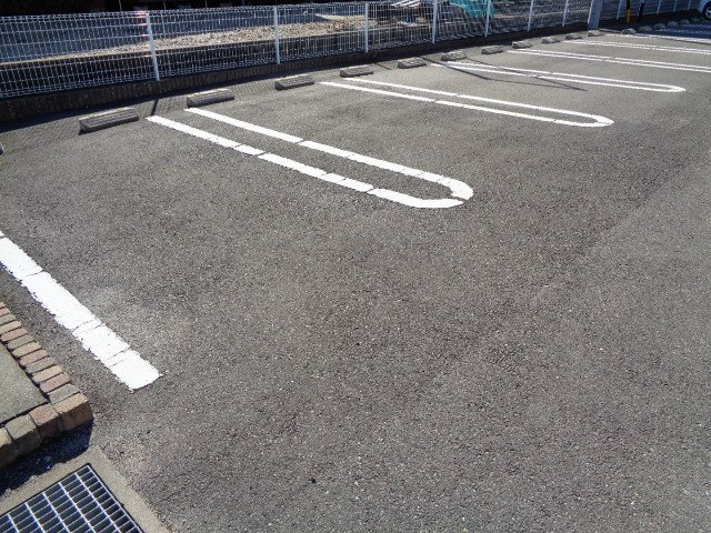 ライジングコート　Ⅰの駐車場