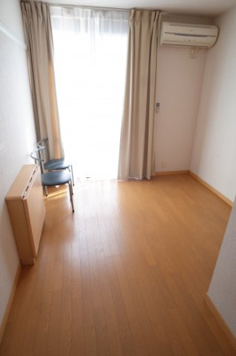 【居間・リビング】 | Rogie Hills | 嬉しい、家電家具付き賃貸。