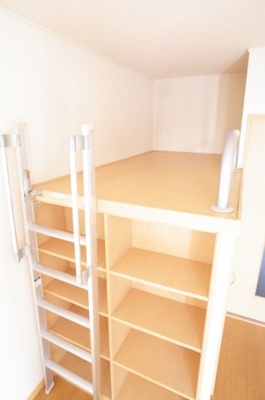 【寝室】 | Rogie Hills | 収納の上部はベッドスペース。