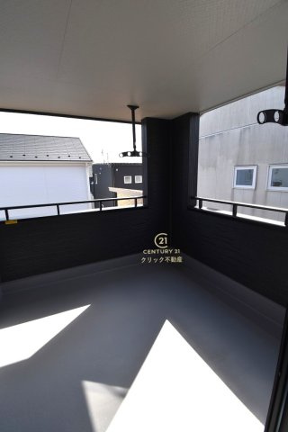 リーブルガーデン  ひたちなか足崎　19期　2のバルコニー|インナーバルコニーは洗濯物外干し派の強い味方！天気が変わりやすい季節の外出も安心です。外出が難しい日に出るだけでも気分転換になる、嬉しいスペースです。